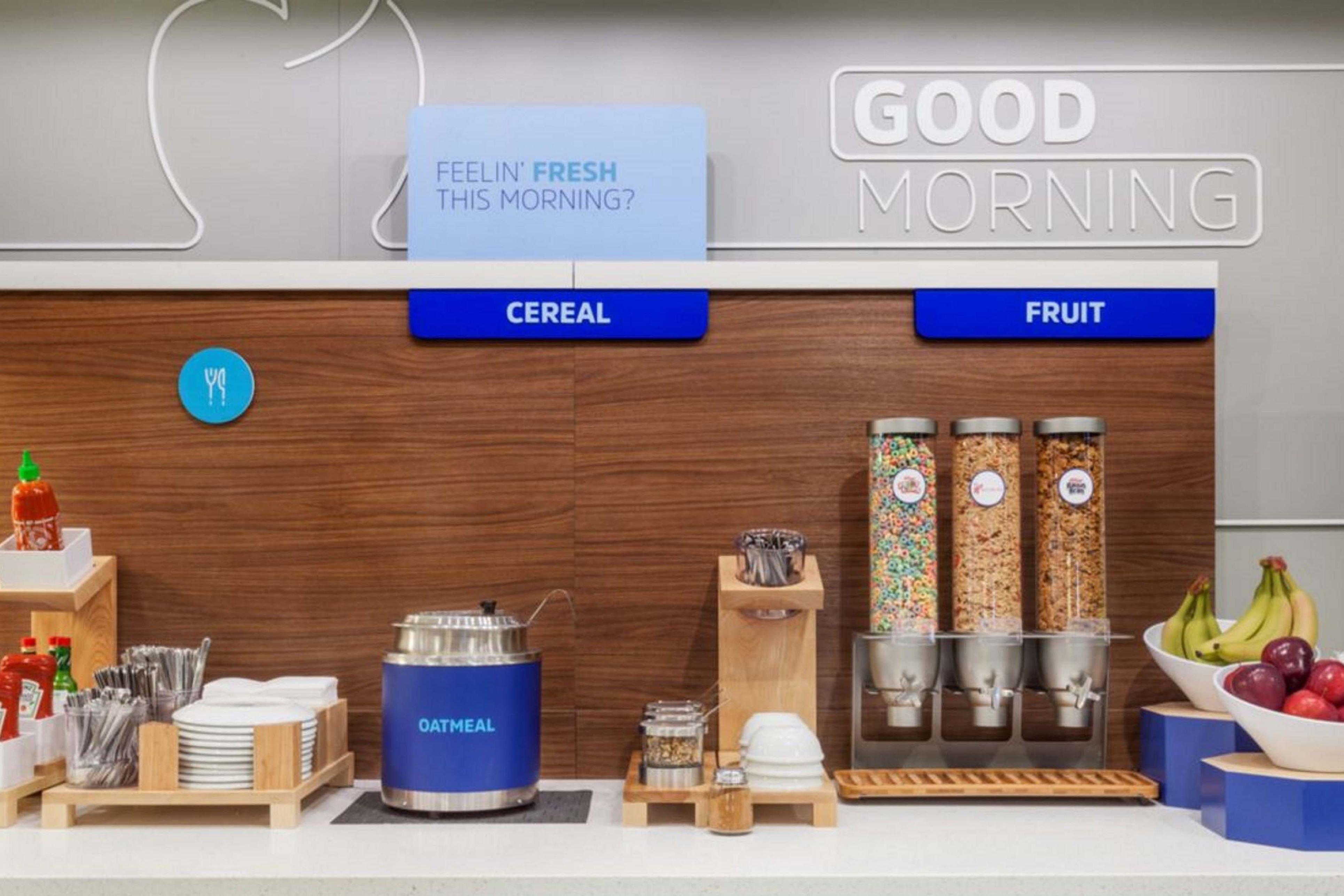 Holiday Inn Express & Suites Logan By Ihg Bagian luar foto