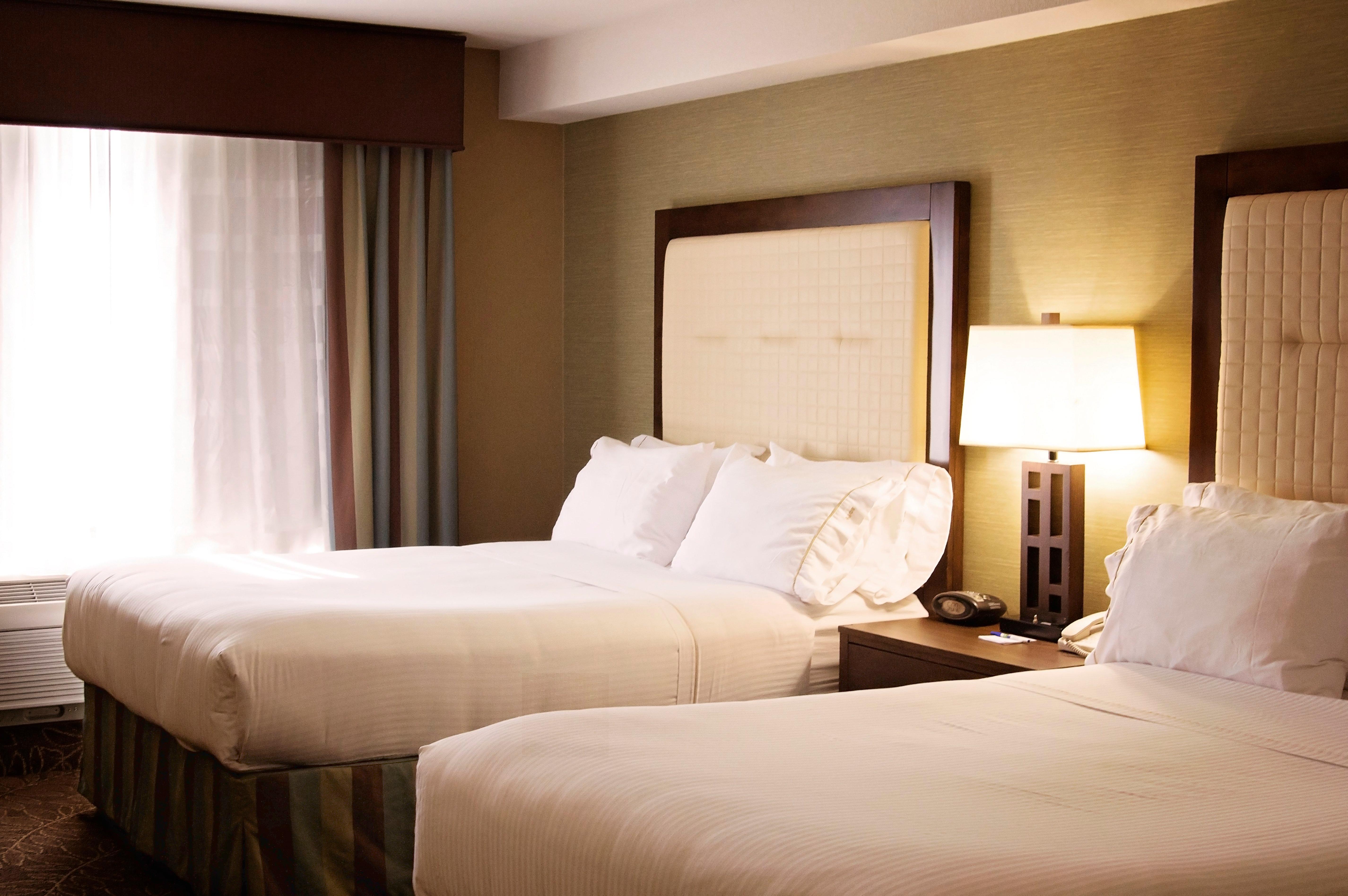 Holiday Inn Express & Suites Logan By Ihg Bagian luar foto