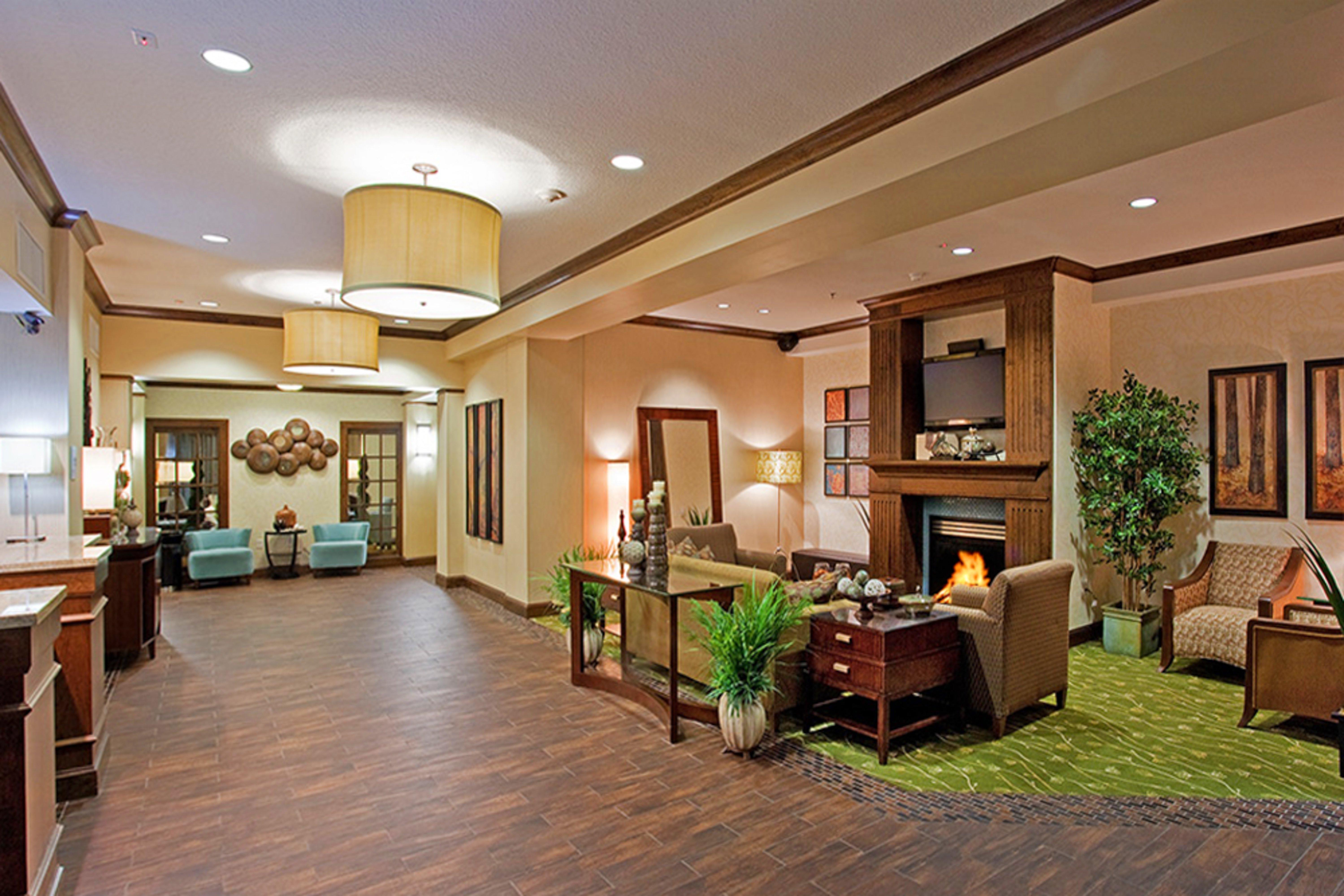 Holiday Inn Express & Suites Logan By Ihg Bagian luar foto