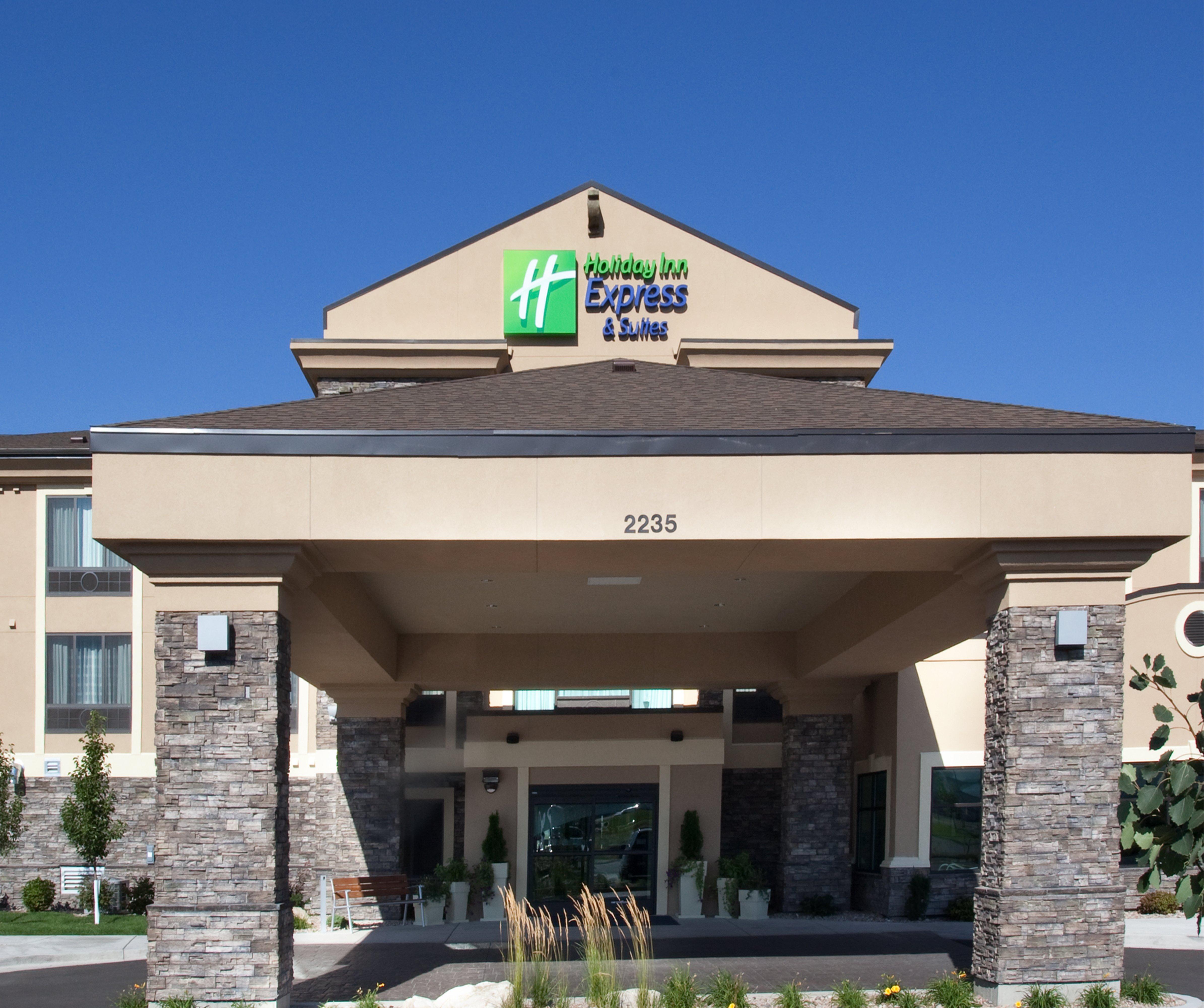 Holiday Inn Express & Suites Logan By Ihg Bagian luar foto