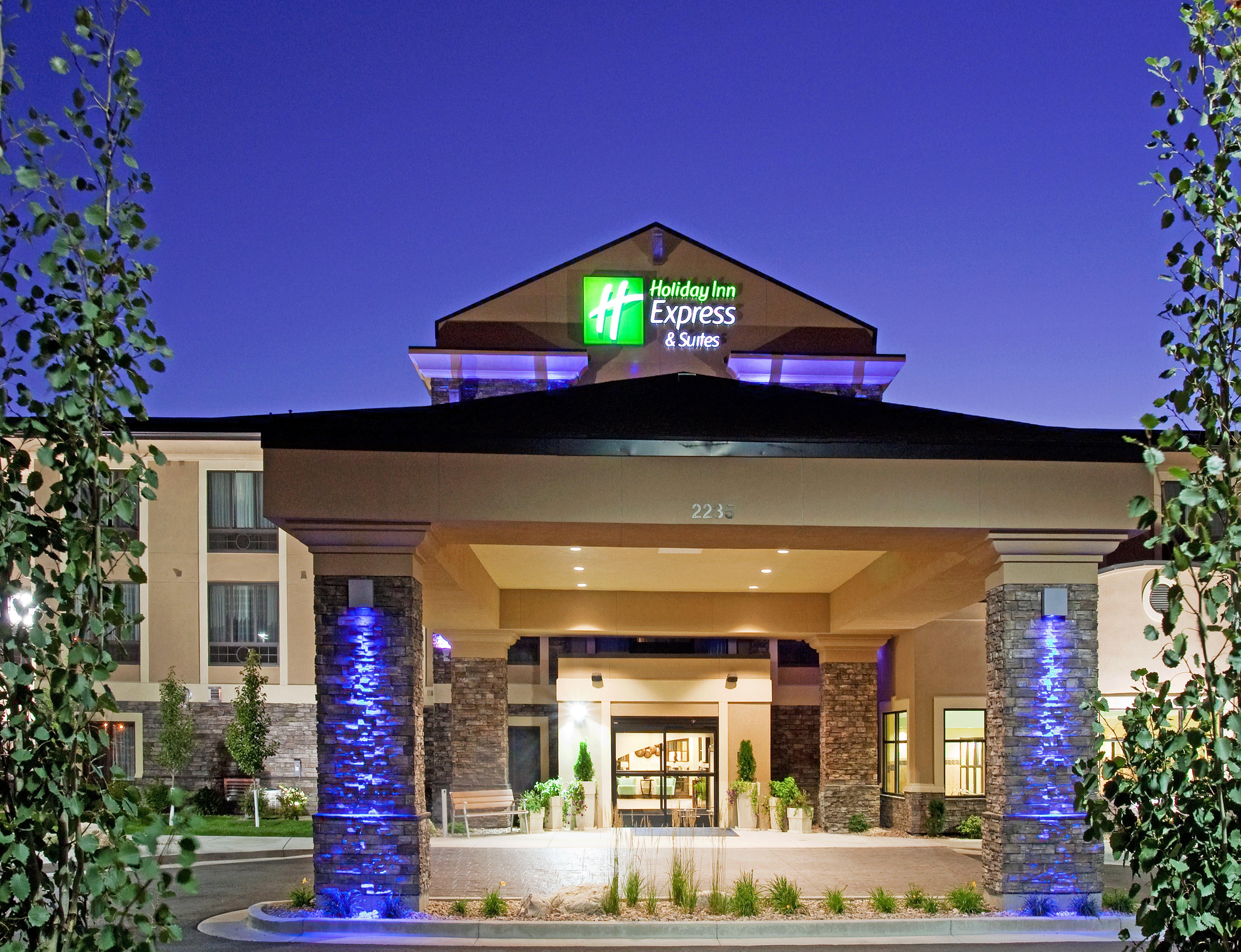 Holiday Inn Express & Suites Logan By Ihg Bagian luar foto