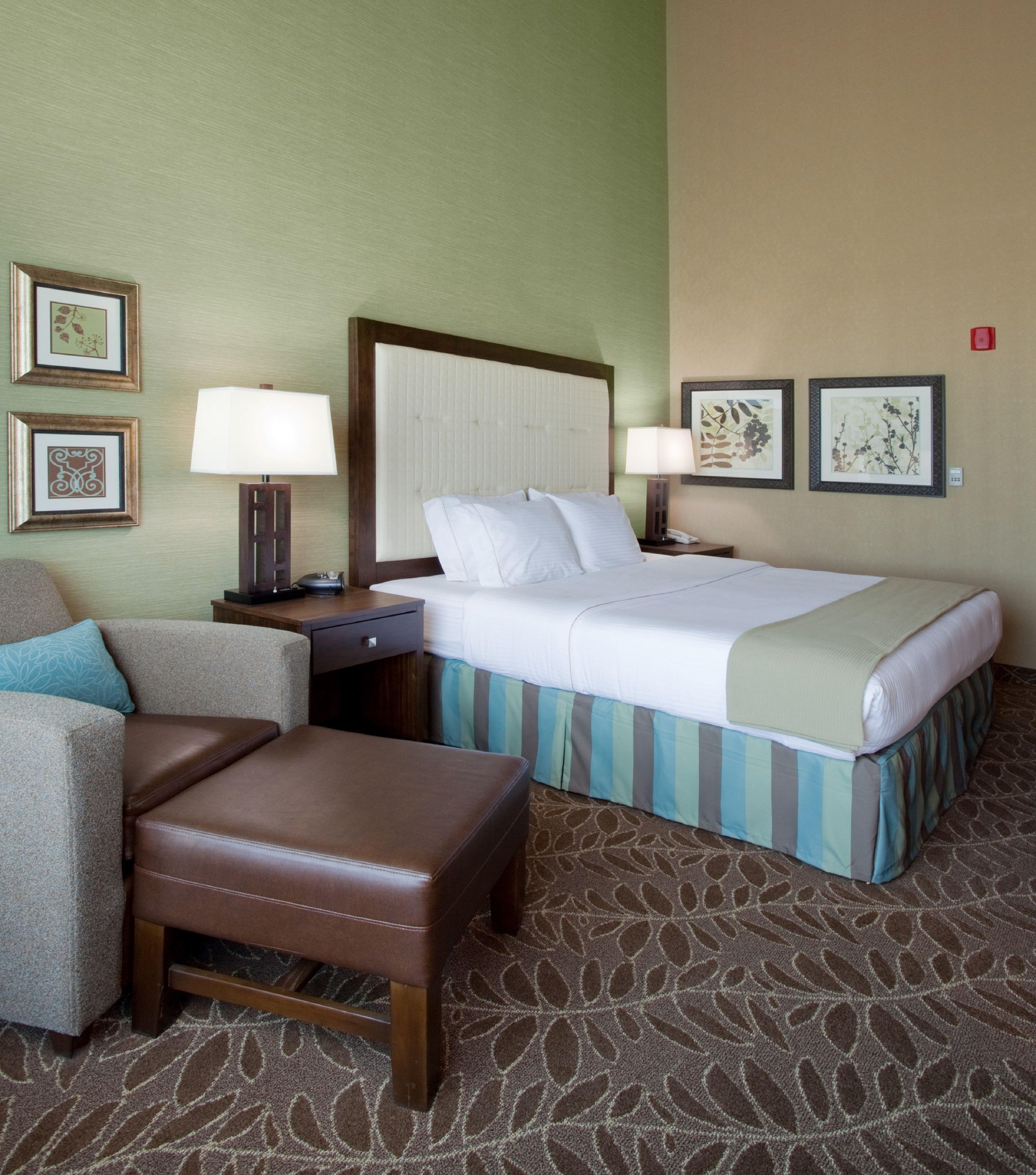 Holiday Inn Express & Suites Logan By Ihg Bagian luar foto