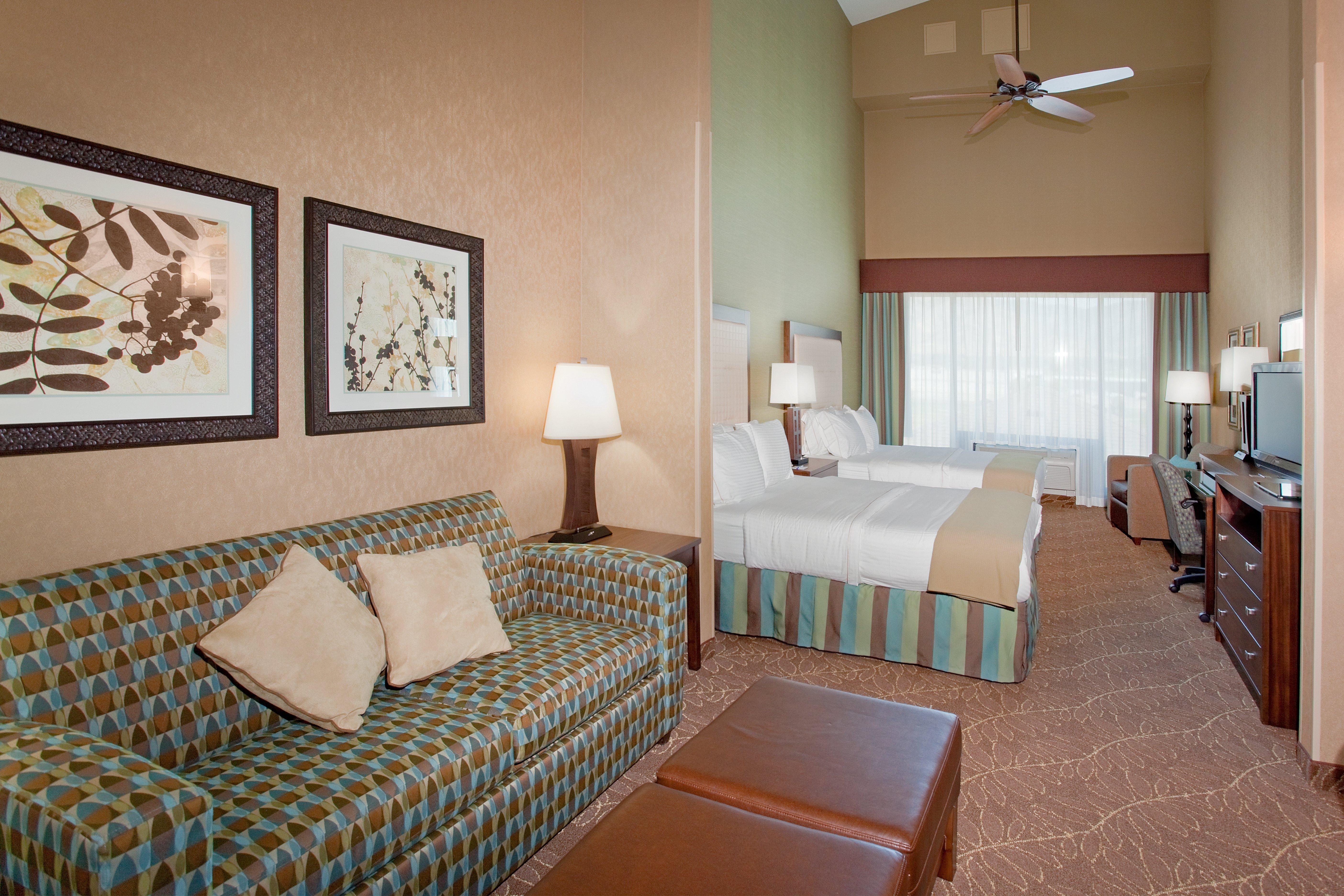 Holiday Inn Express & Suites Logan By Ihg Bagian luar foto