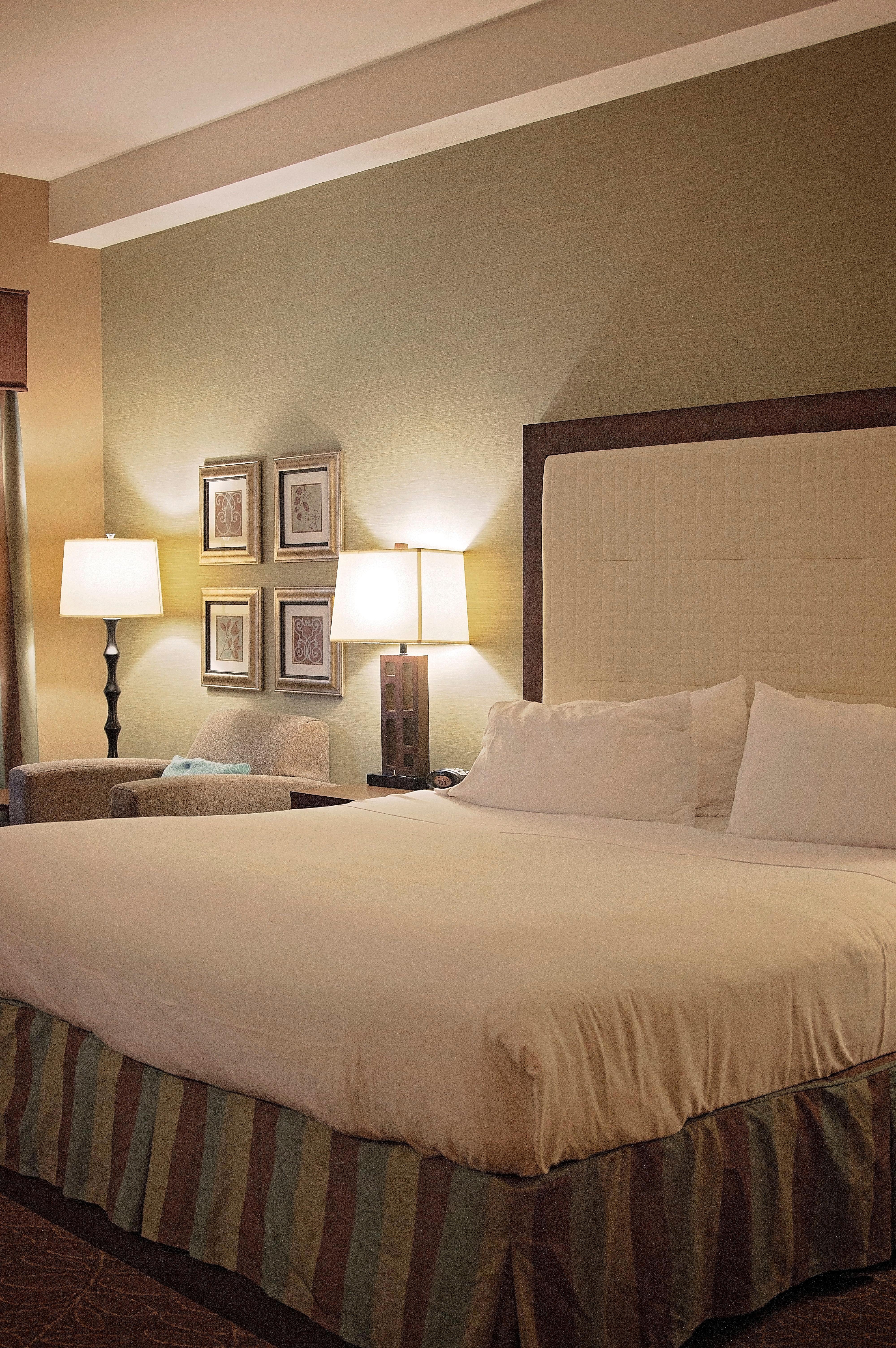 Holiday Inn Express & Suites Logan By Ihg Bagian luar foto