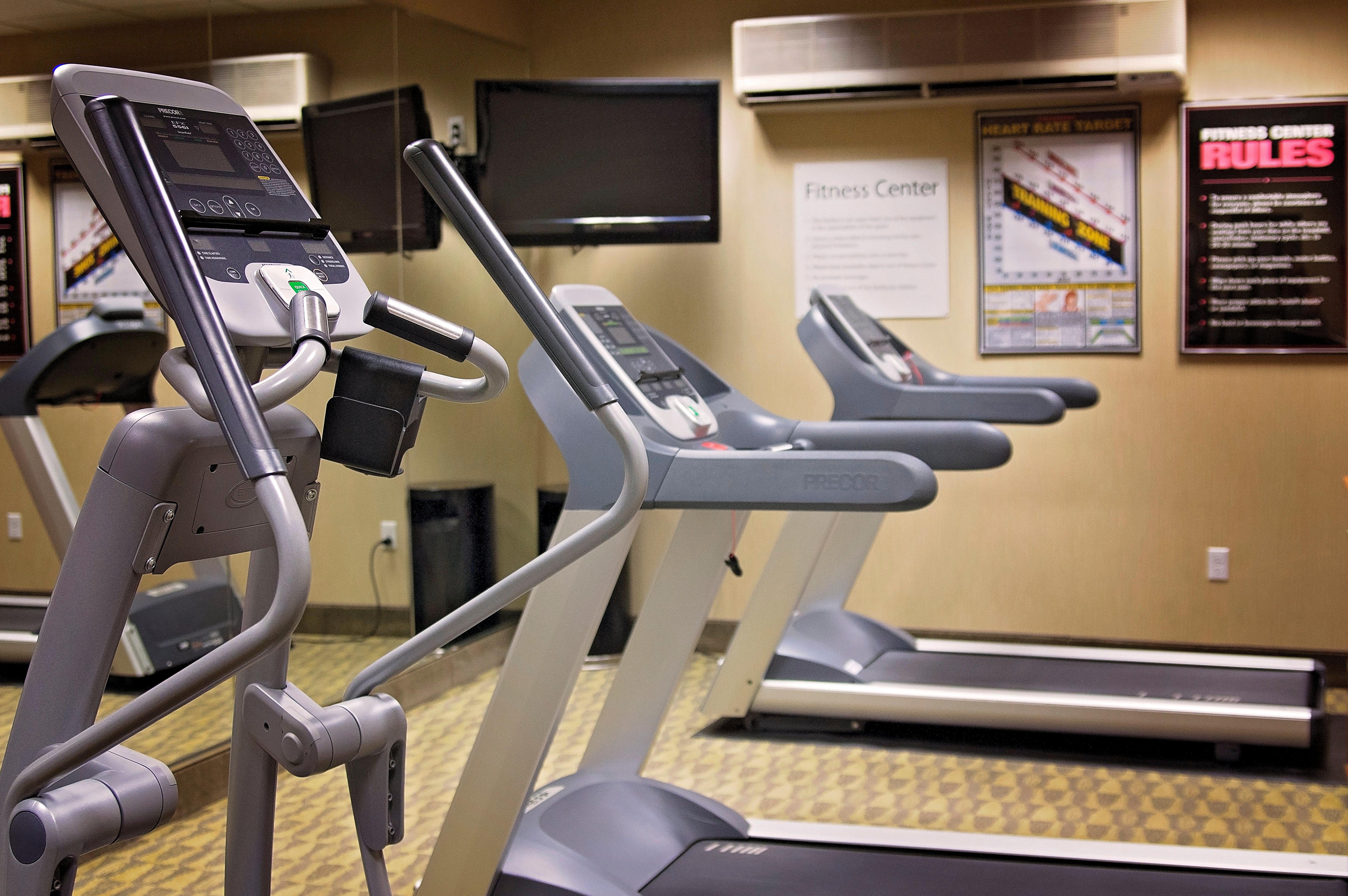 Holiday Inn Express & Suites Logan By Ihg Bagian luar foto